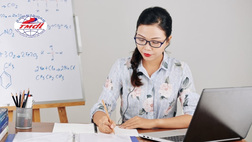 Có nên theo học chương trình cao đẳng online không?