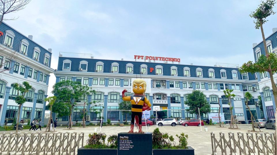 Mô hình học cao đẳng trực tuyến tại FPT Polytechnic hiện đại với hệ thống OneLMS