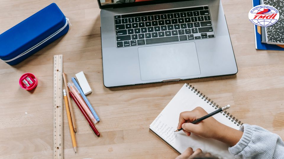 Học liên thông cao đẳng online là giải pháp vừa tiết kiệm thời gian chi phí nhưng vẫn đảm bảo hiệu quả học tập