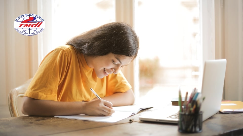Lợi ích của cao đẳng đào tạo từ xa và đối tượng phù hợp