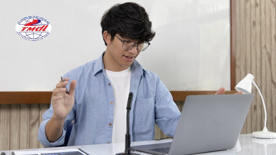 Một trong những ưu điểm lớn nhất của học cao đẳng online chính là sự linh hoạt