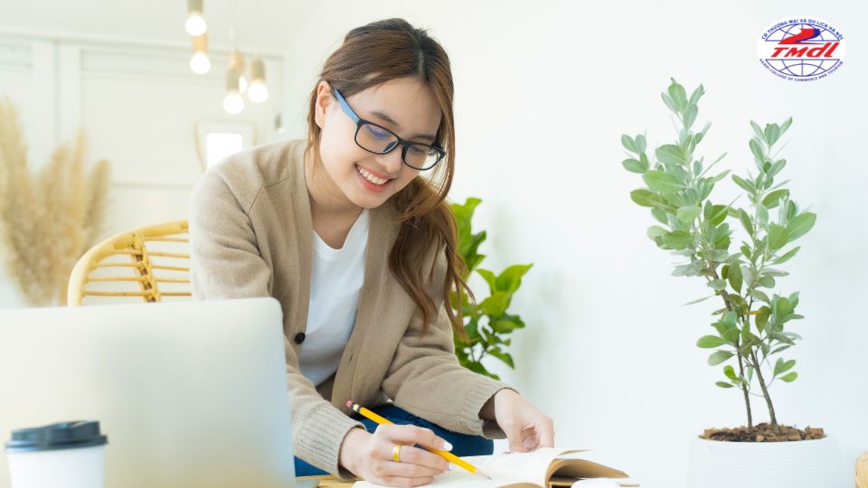 Những người đi làm, bận rộn sẽ rất phù hợp với các chương trình học chứng chỉ kế toán viên online