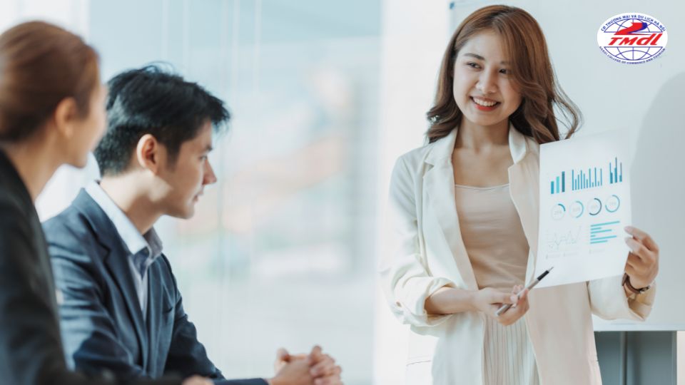 Khóa học quản trị kinh doanh ngắn hạn đặc biệt phù hợp với người muốn nâng cao kỹ năng và chuyên môn về quản lý