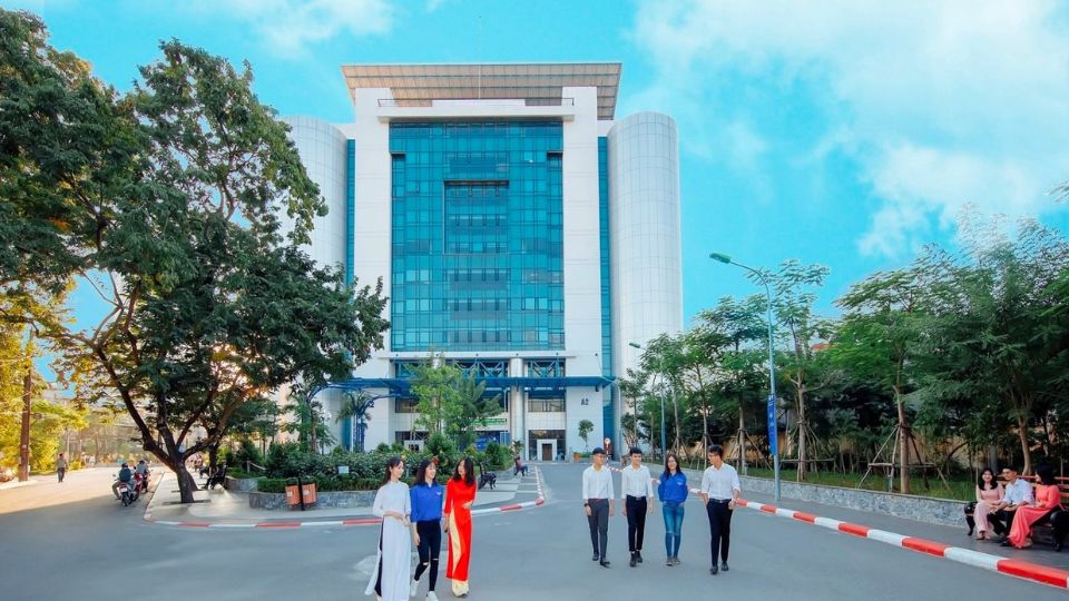 Đại học Kinh tế Quốc dân là một trong những trường đào tạo top đầu về kinh tế, tài chính tại Việt Nam