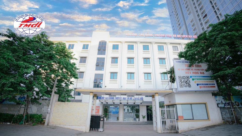 Trường Cao đẳng Thương mại và Du lịch Hà Nội là một trong những cơ sở đào tạo uy tín tại Việt Nam với bề dày lịch sử và kinh nghiệm hơn 60 năm, HCCT không ngừng đổi mới để bắt kịp xu hướng thời đại