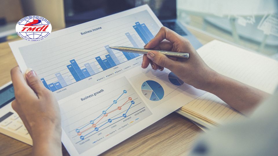 Học quản trị kinh doanh online là hình thức đào tạo từ xa, cho phép bạn tiếp cận trọn bộ kiến thức và kỹ năng quản trị kinh doanh qua hình thức học trực tuyến