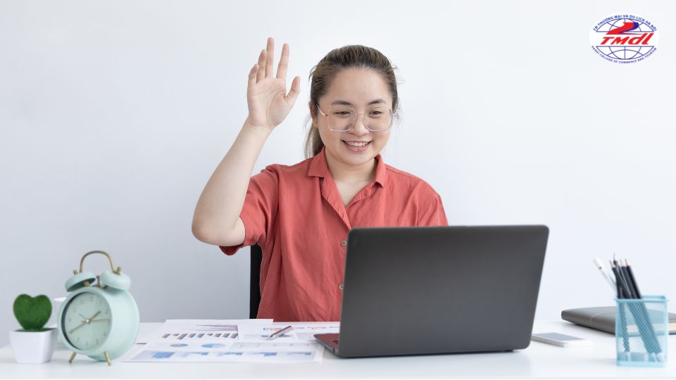 Khóa học kế toán tổng hợp online phù hợp với nhiều đối tượng từ những người mới bắt đầu đến quản lý doanh nghiệp