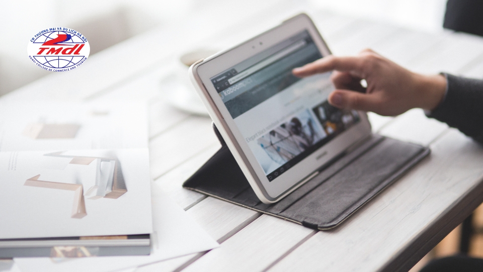 Marketing online là một phần của Digital Marketing đang dần trở thành một kỹ năng thiết yếu, mở ra vô vàn cơ hội nghề nghiệp và phát triển kinh doanh