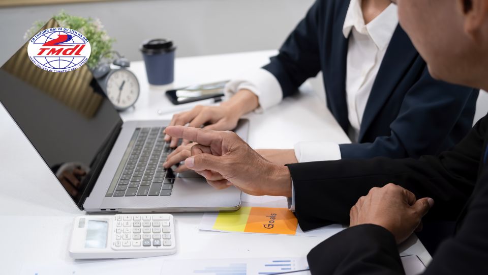 Phương pháp tự học online Quản trị kinh doanh hiệu quả