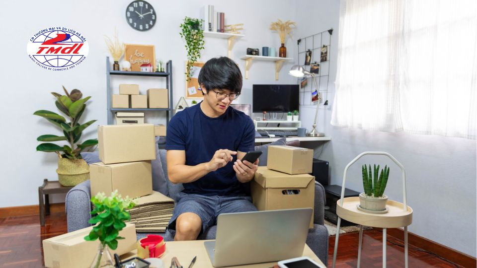 Các môn học ngành thương mại điện tử là sự kết hợp giữa kiến thức kinh tế, quản trị và công nghệ thông tin, nhằm trang bị cho sinh viên năng lực vận hành, quản lý và phát triển các hoạt động mua bán trực tuyến