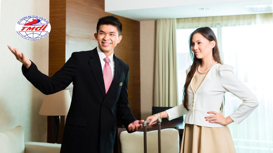 Học online giúp bạn chủ động hoàn toàn về thời gian và địa điểm học tập. Bạn có thể vừa làm vừa học, không tốn thời gian di chuyển và giảm chi phí ăn ở, đi lại. Ngoài ra, học phí online thường rẻ hơn so với chương trình truyền thống mà vẫn đảm bảo chất lượng.
