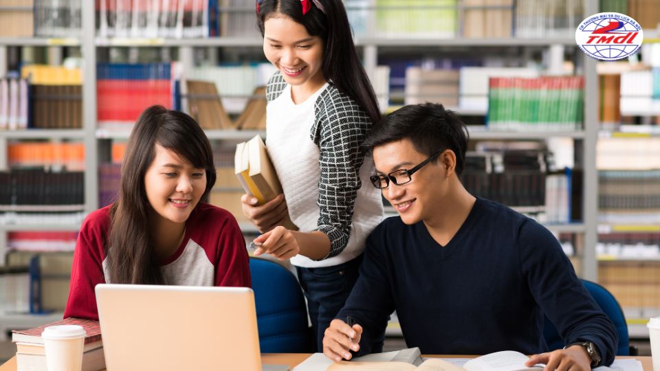 Tổ hợp môn ngành quản trị kinh doanh khá đa dạng lựa chọn cho các bạn thí sinh