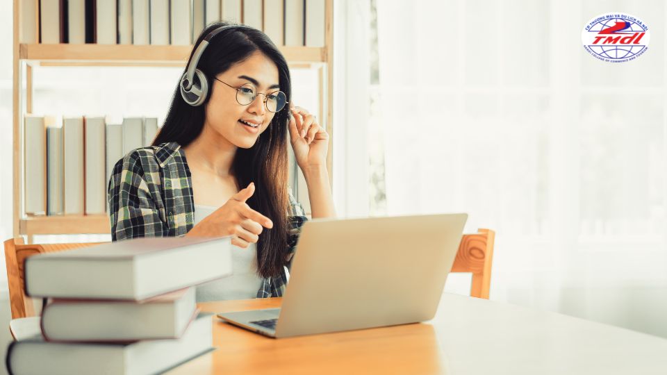 Các môn học ngành quản trị kinh doanh được chia theo từng nhóm chuyên môn