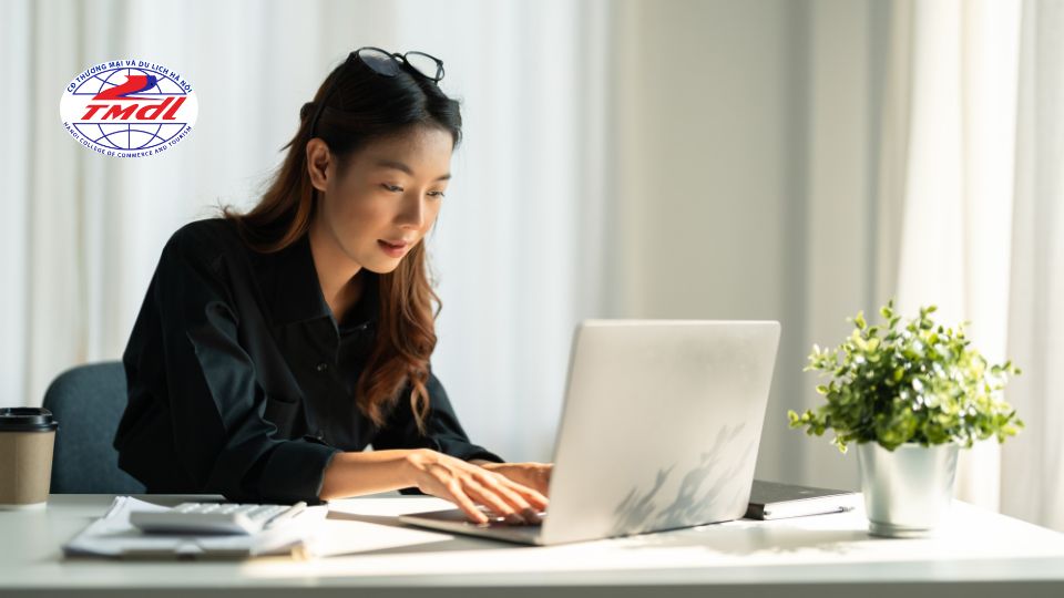 Hệ vừa học vừa làm ngành kế toán là gì?