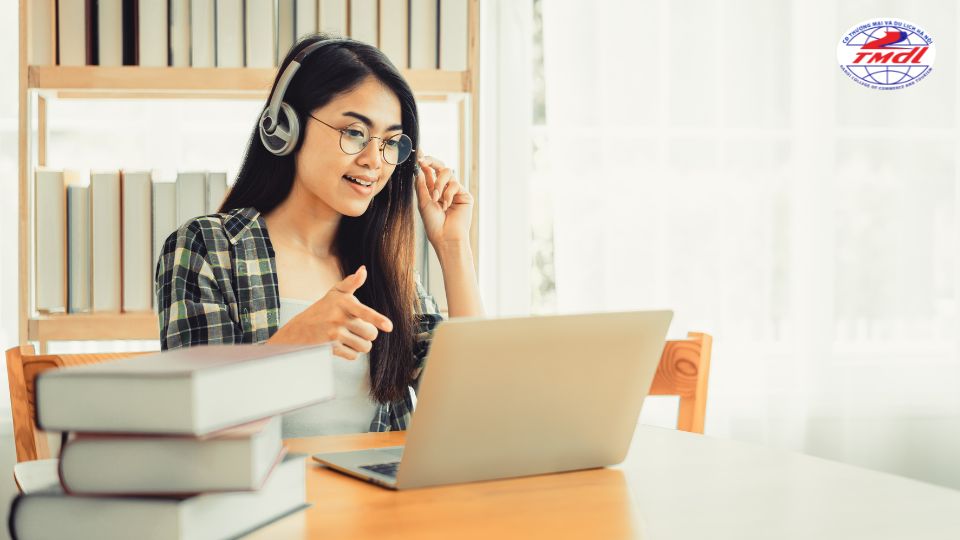 Nếu lựa chọn các chương trình cao đẳng quản trị kinh doanh online sẽ giúp bạn tiết kiệm thời gian
