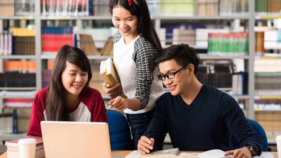 Khi tìm hiểu kế toán học khối nào, các bạn sẽ thấy các khối A1 - A0 và D1 thường được xét tuyển nhiều nhất