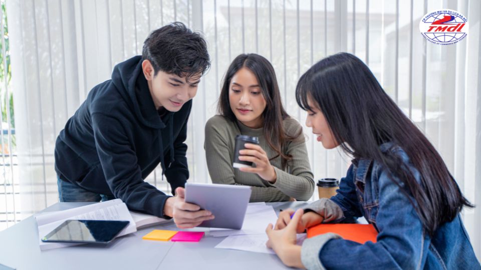 Khi bạn biết mình có những kỹ năng và tố chất phù hợp với công việc nào, thì bạn sẽ trả lời được câu hỏi: Nên học kế toán hay quản trị kinh doanh