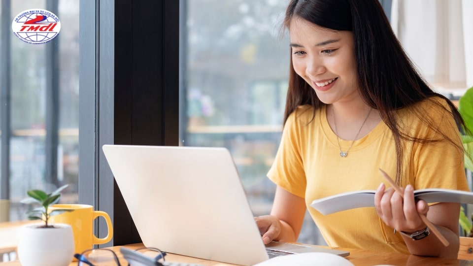 Ngoài ra các hình thức học tập cũng ảnh hưởng đến thời gian đào tạo ngành quản trị kinh doanh