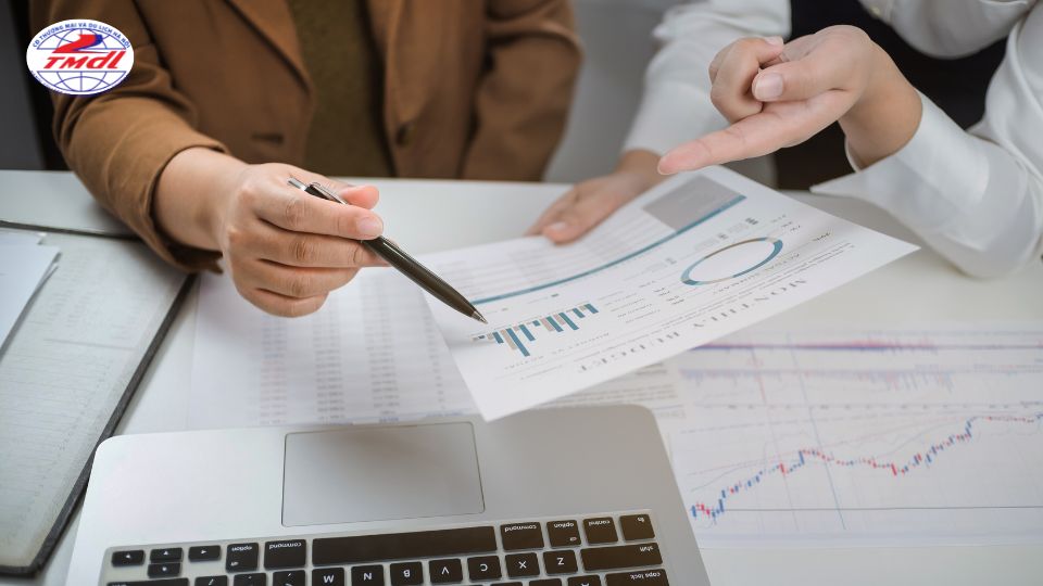 Là ngành rất phổ biến và quan trọng nhưng người theo đuổi nghề quản trị kinh doanh cũng sẽ gặp những khó khăn, thách thức nhất định khi làm nghề