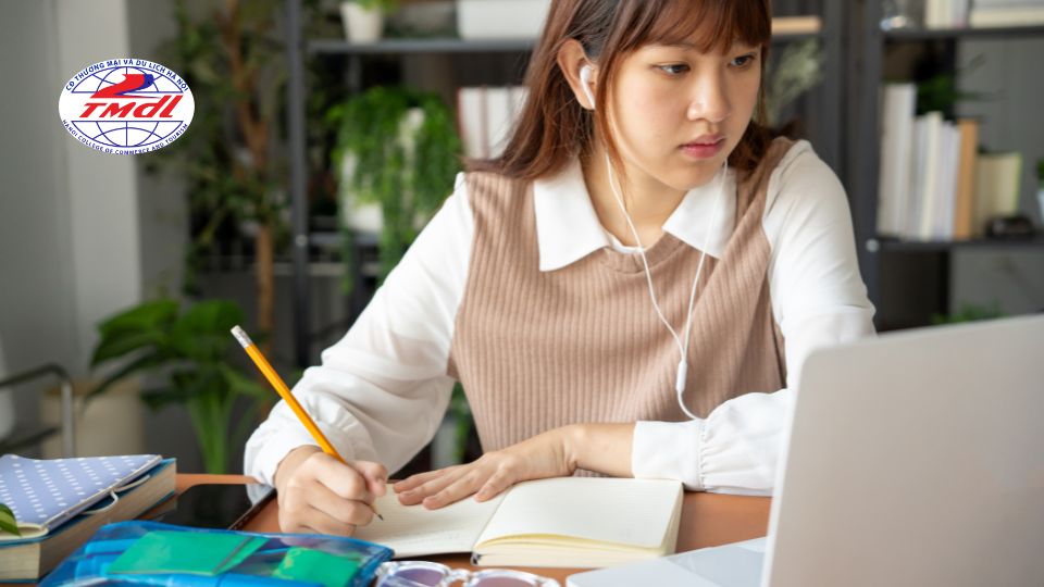 Các khóa chứng chỉ quản trị kinh doanh thường được thiết kế ngắn hạn, tập trung vào thực hành, phù hợp với nhiều nhóm đối tượng