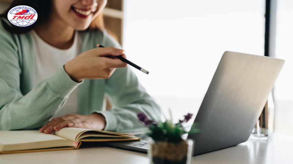 Việc học từ xa cũng gặp rất nhiều hạn chế mà người học cần hiểu được để có kế hoạch triển khai