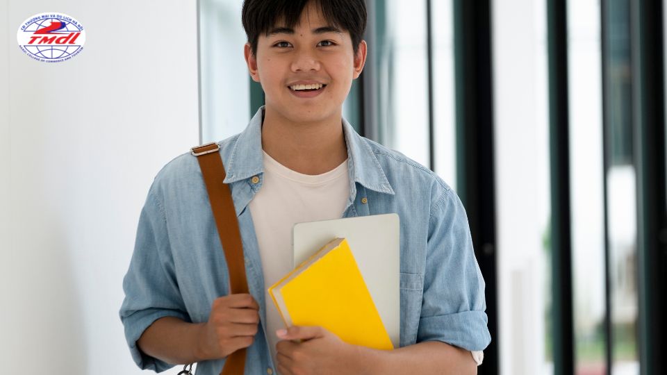 Tổ hợp môn C04 hiện nay được nhiều thí sinh lựa chọn xét tuyển ngành quản trị kinh doanh
