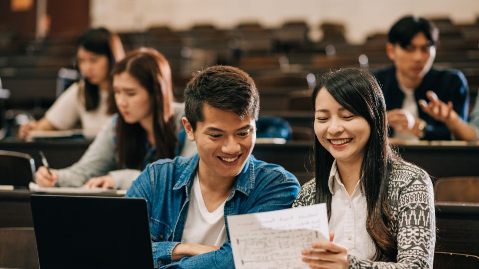 Chương trình học văn bằng 2 ngành quản trị khách sạn thường chú trọng vào trải nghiệm thực tế