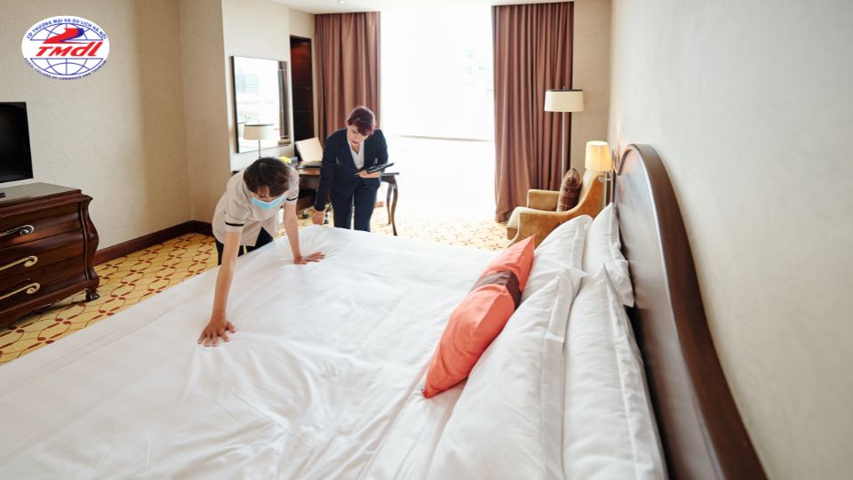 Bên cạnh kiến thức chuyên môn, ngành quản trị khách sạn cũng đòi hỏi bạn cần có nhiều kỹ năng mềm khác