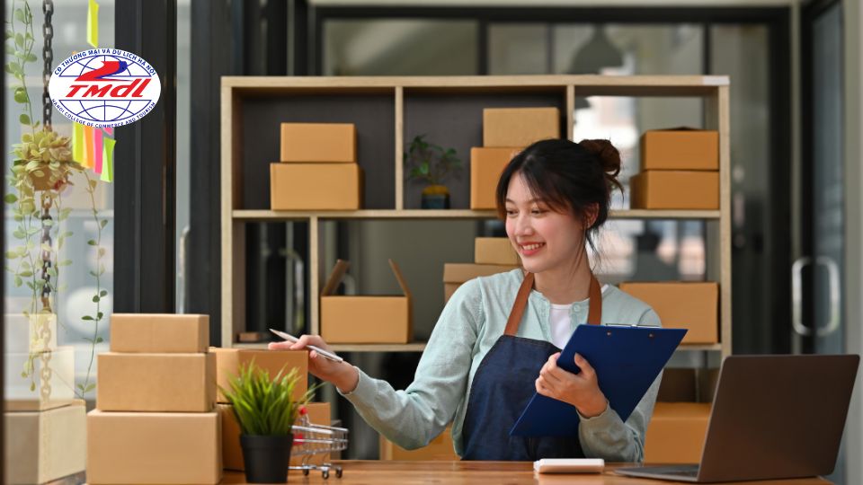 co nen hoc thuong mai dien tu khong