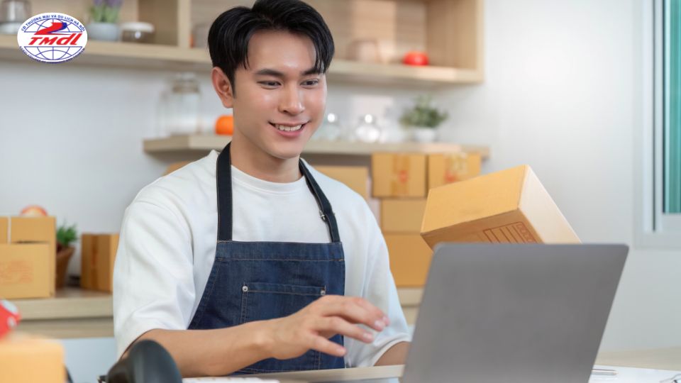 nganh thuong mai dien tu ra truong lam gi