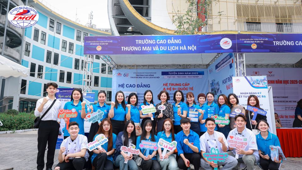 nhan vien van hanh san thuong mai dien tu