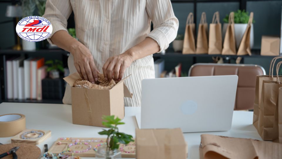 thuong mai dien tu hoc gi