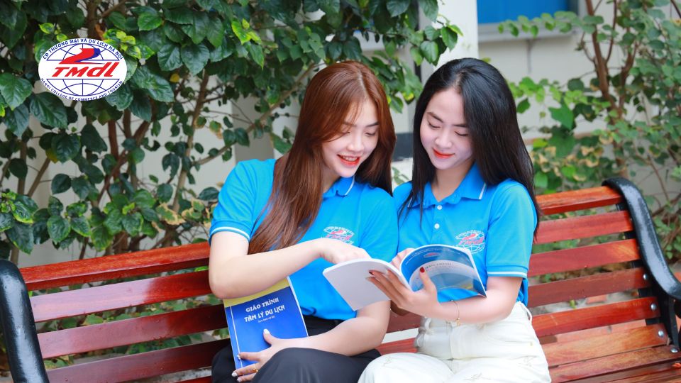 thuong mai dien tu hoc gi