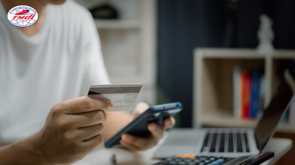 thuong mai dien tu lam gi