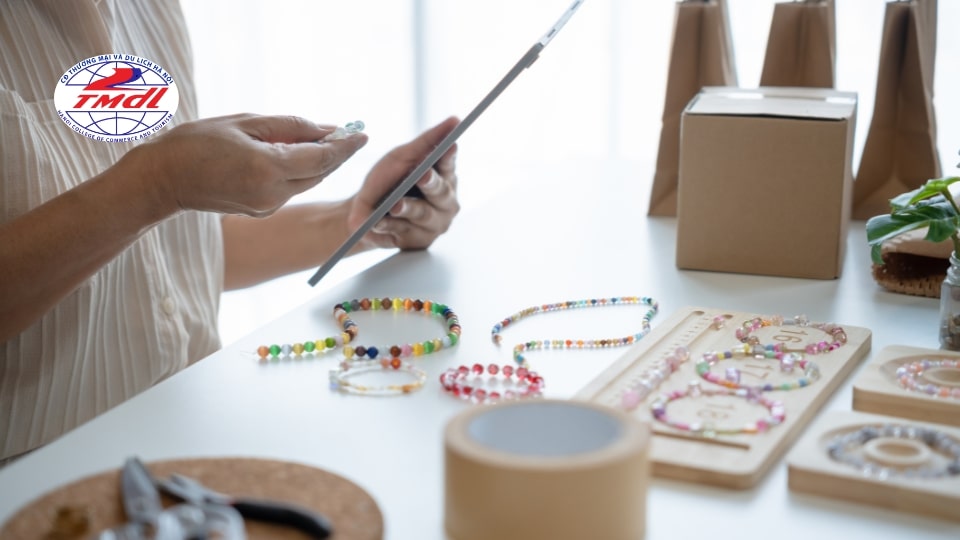 tuyen dung thuong mai dien tu