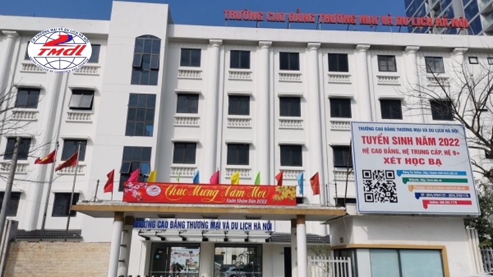 nganh thuong mai dien tu hoc truong nao