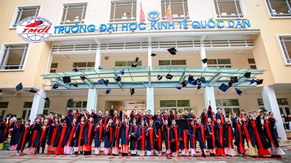 nganh thuong mai dien tu hoc truong nao