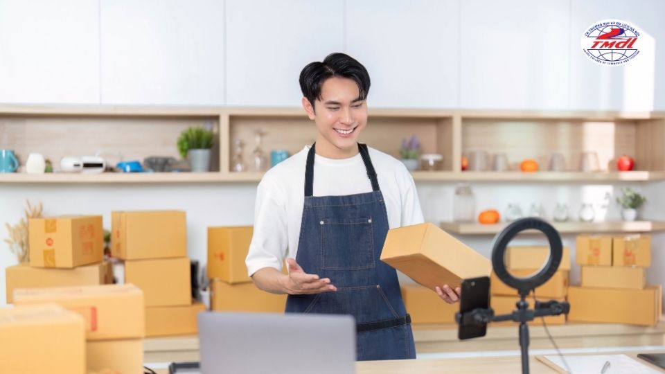 Con gái học thương mại điện tử ra trường làm gì?